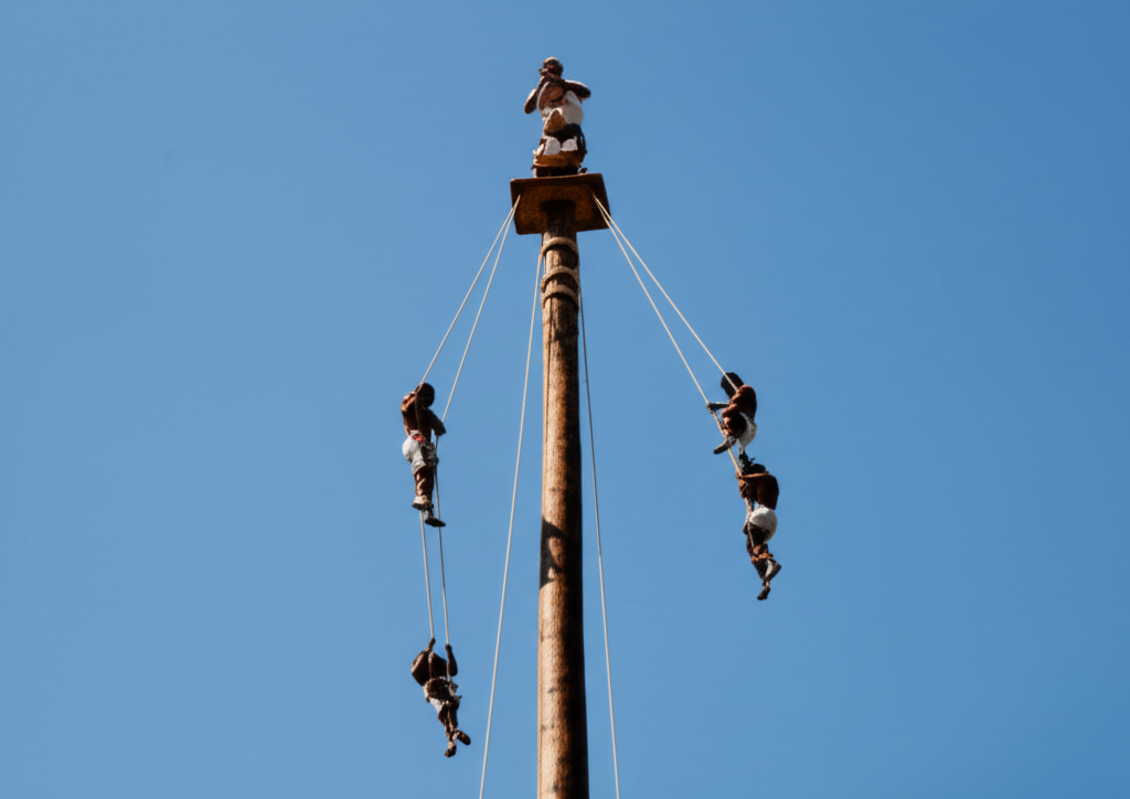 ระบำกลางเวหา: มนุษย์บินได้ในพิธีกรรมโบราณ 2,500 ปีแห่งเม็กซิโก - ภาพประกอบ 5